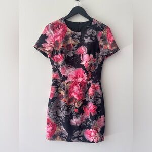BLACK HALO SHORT SLEEVE FLORAL MINIDRESS